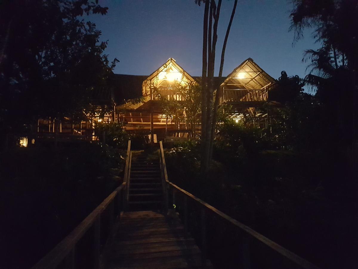 Tres Chimbadas Lake Lodge Tambopata Exterior photo